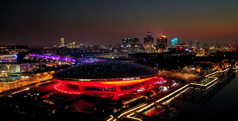 梅奔中心15載蝶變:從世博場(chǎng)館到演藝標(biāo)桿,超1000場(chǎng)活動(dòng)撬動(dòng)千萬級(jí)客流,領(lǐng)跑行業(yè)頭部陣營(yíng)